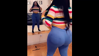 Twerker Afrika-Amerika Memamerkan Gerakan Mereka Dalam Video Berkualitas Tinggi